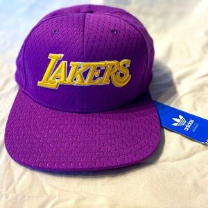 NWT- Los Angeles Lakers Purple/Gold Mesh adidas Originals SnapBack Hat